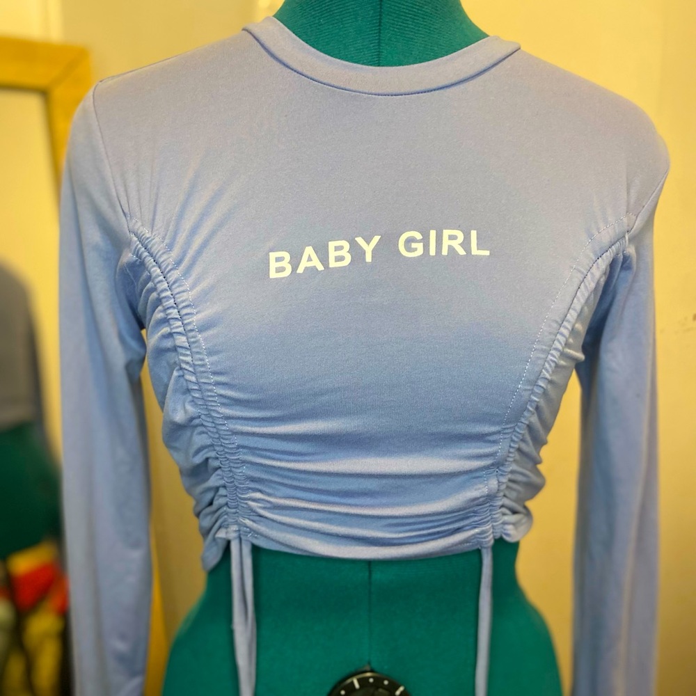 ‘Baby Girl’ light blue crop too long sleeve